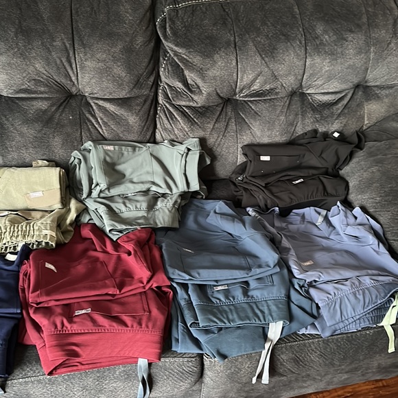 Figs Srubs - Picture 2 of 12